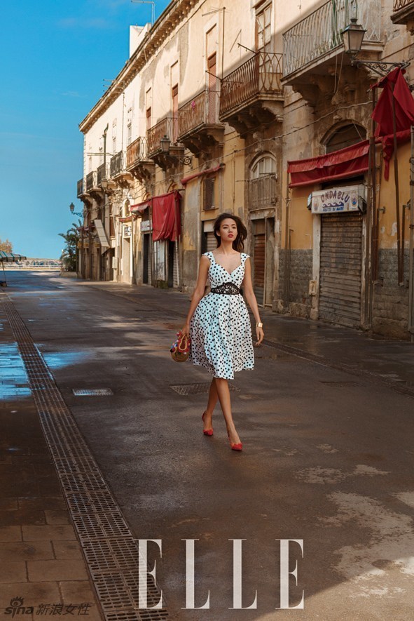 长腿女神张梓琳风情大片 长发飘飘深V诱惑