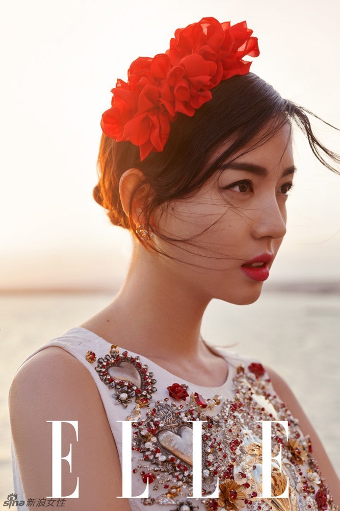 长腿女神张梓琳风情大片 长发飘飘深V诱惑