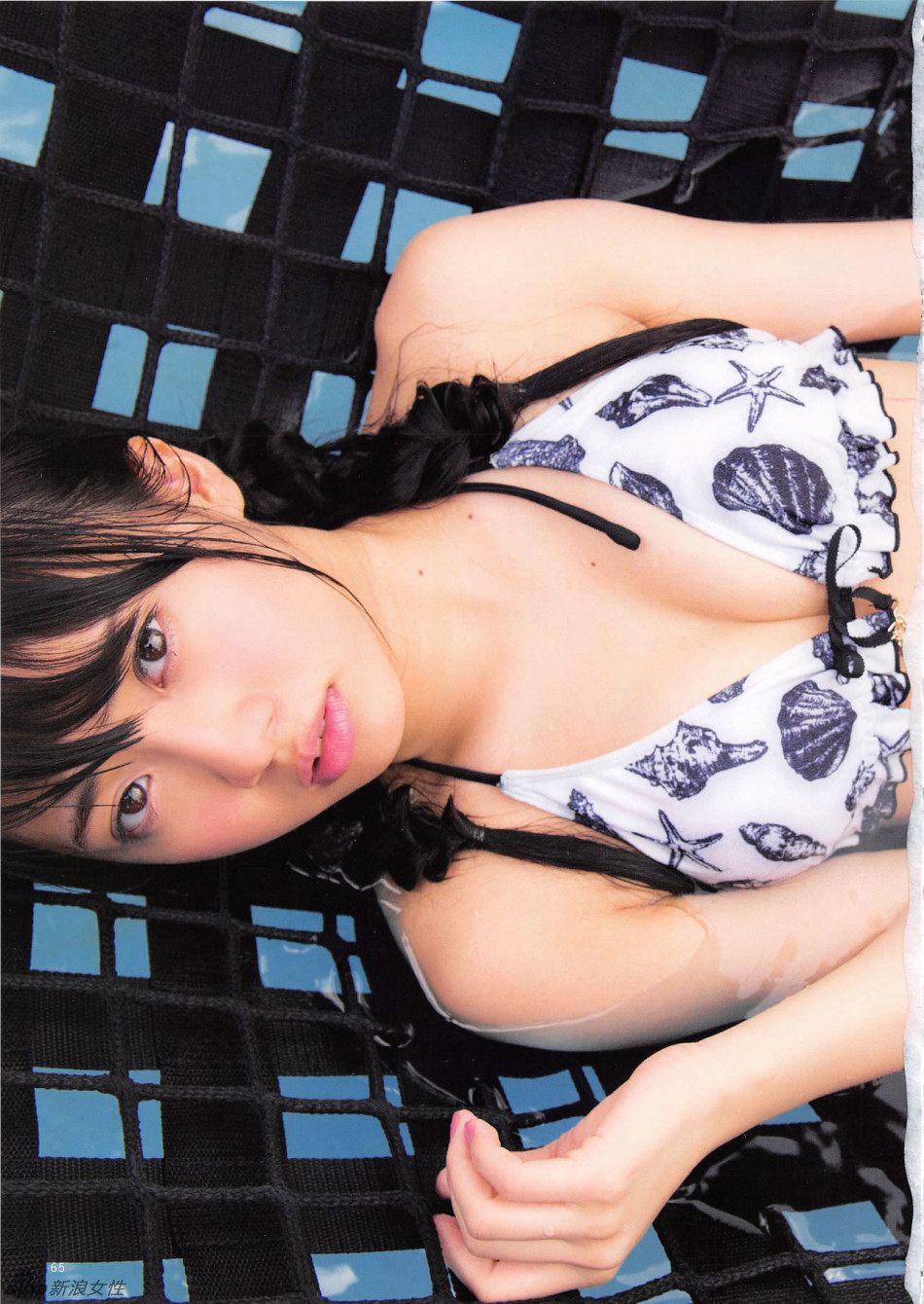 日本“蜜桃女孩”性感写真 甜美俏皮！