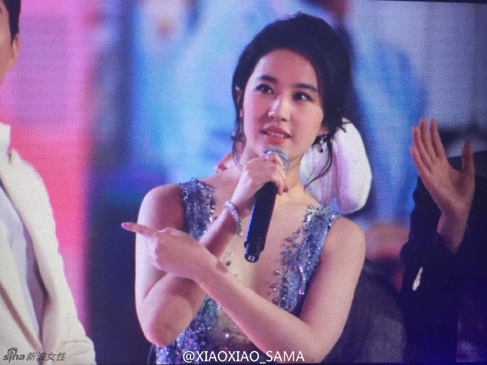 女神刘亦菲真空上阵深V亮相 性感爆棚!