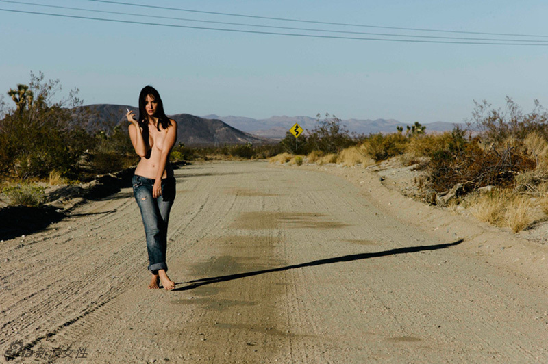 超模狂野风情公路大片 宽衣解带性感迷人