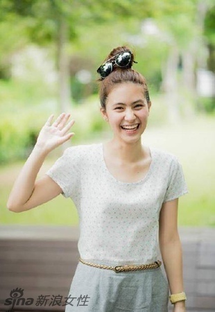 泰日混血美女走红网络 气质清纯笑容甜美