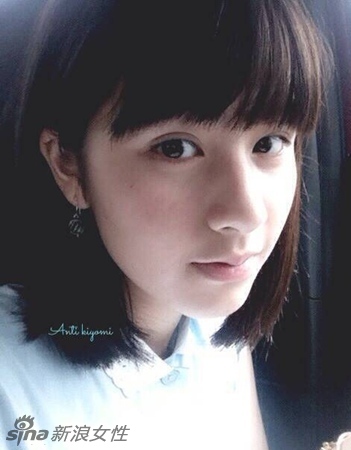 泰日混血美女走红网络 气质清纯笑容甜美