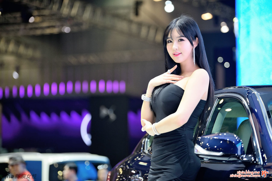 韩国美女车模崔星河走红网络 肤白貌美长腿