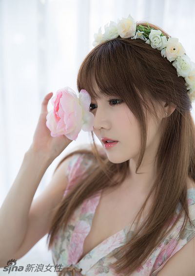 韩国车模韩佳恩被赞“天然系少女”颜值逆天