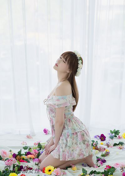 韩国车模韩佳恩被赞“天然系少女”颜值逆天