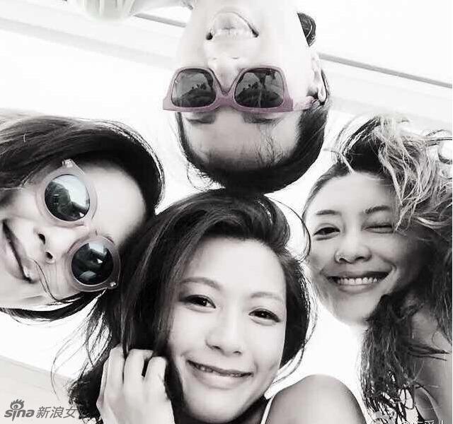 应采儿和闺蜜组辣妈团 集体晒泳装照