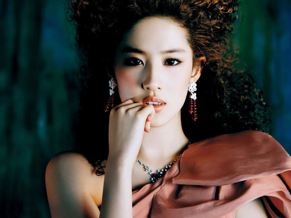 神仙姐姐刘亦菲有主儿了！盘点女神性感瞬间