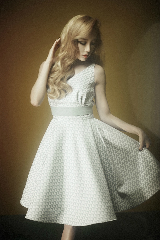 少女时代变身“性感时代” 复古范优雅迷人