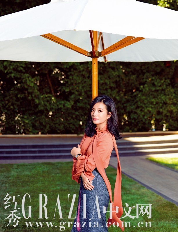 辣妈赵薇最新时尚大片曝光 露香肩熟女风情