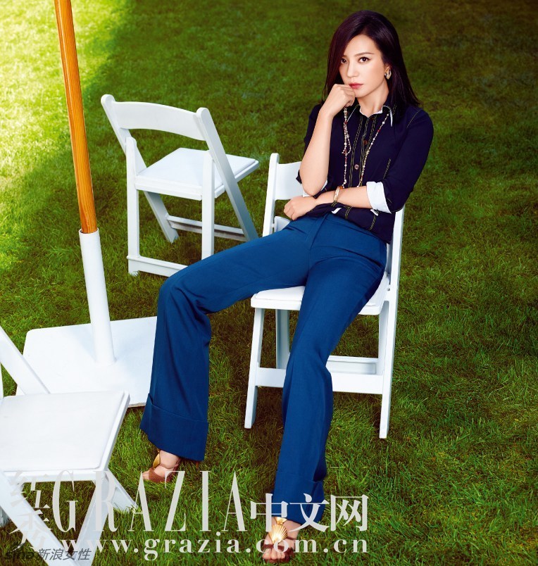 辣妈赵薇最新时尚大片曝光 露香肩熟女风情