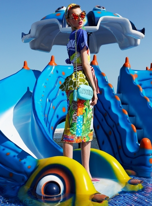 超模乔治亚娜演绎夏日时尚大片，连体泳装秀曲线