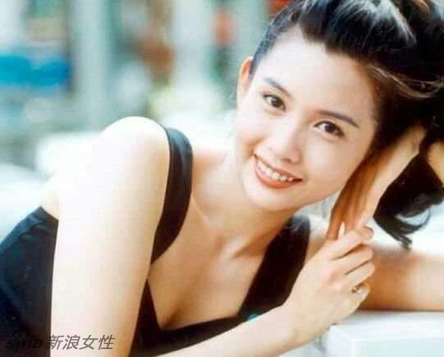 男人心中的女神邱淑贞昔日青涩照 性感迷人!