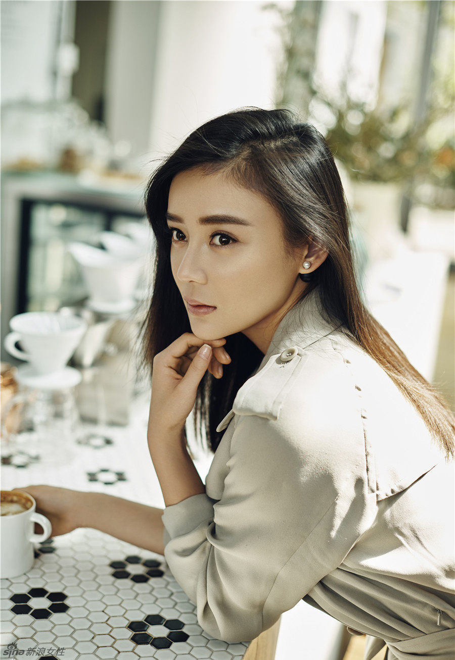 马甲线女王袁珊珊素雅写真 演绎初秋小女人