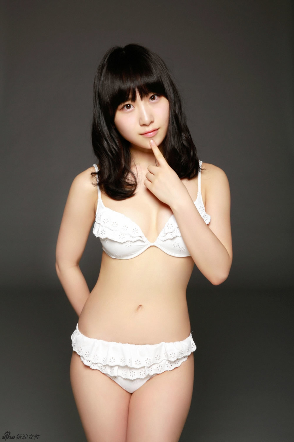 内衣女孩萌_12岁女孩性感内衣图片(2)