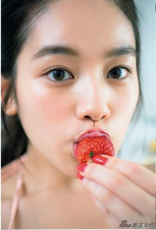 美奶内衣图_铃木富美奈性感内衣图
