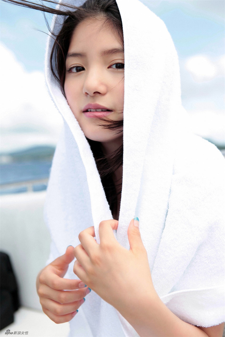 90后美少女川岛海荷清新海边写真