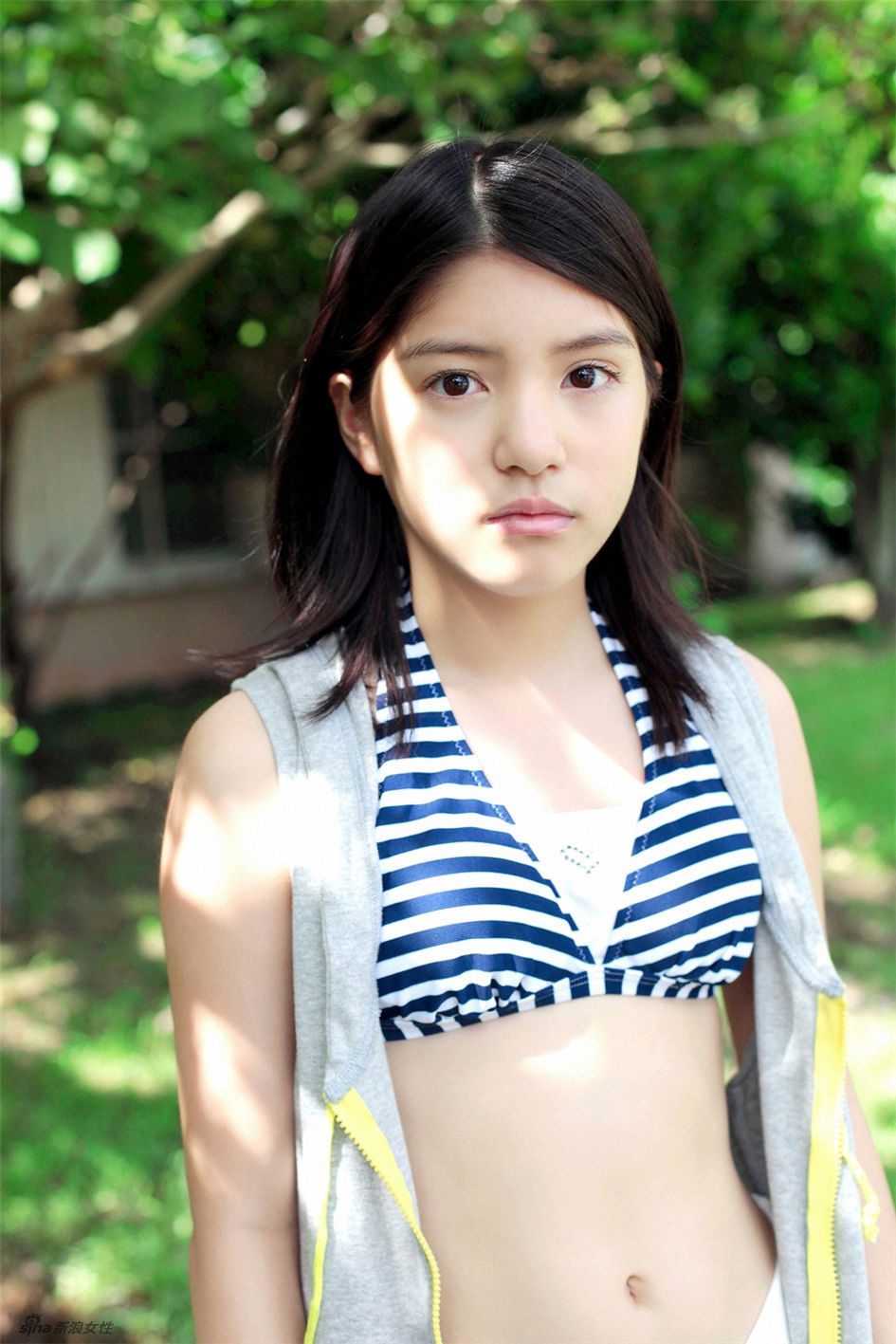 90后美少女川岛海荷清新海边写真