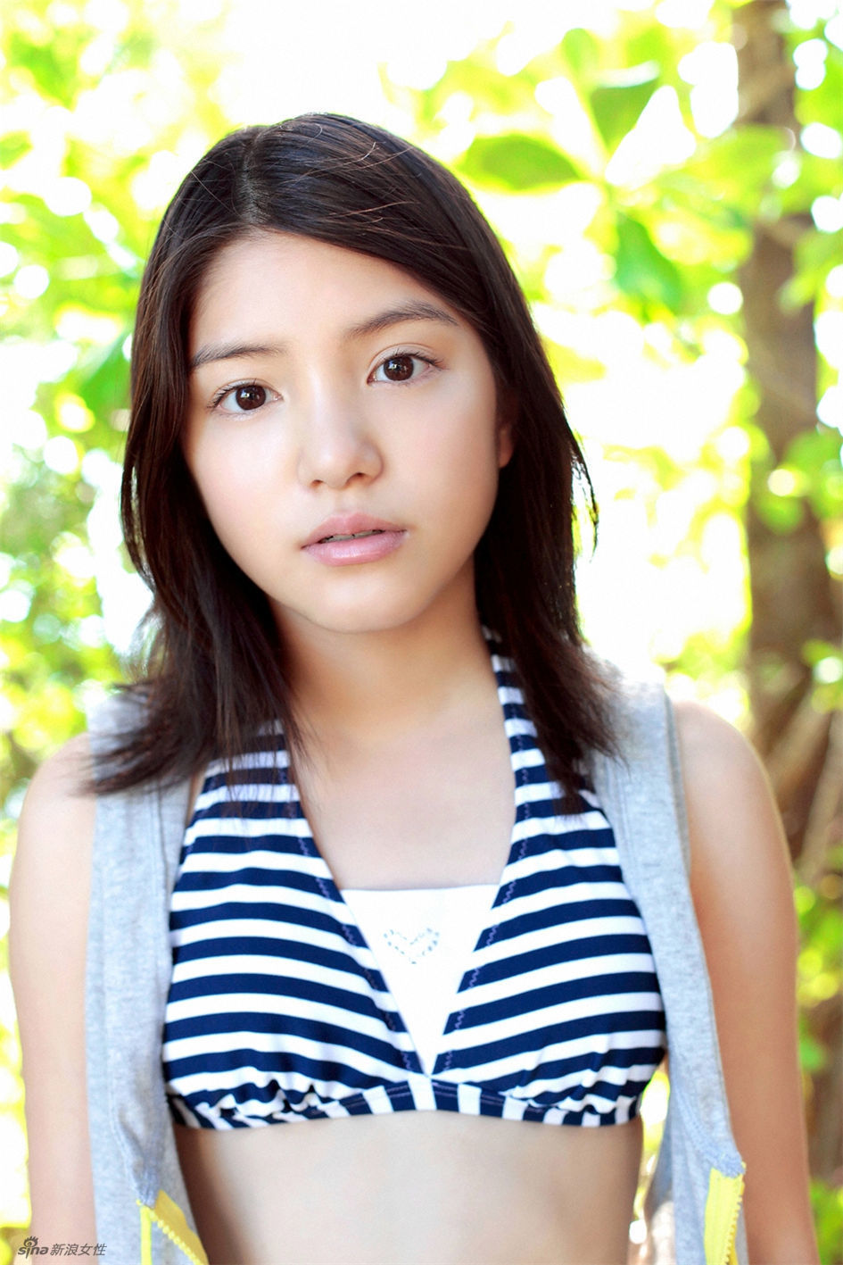 90后美少女川岛海荷清新海边写真