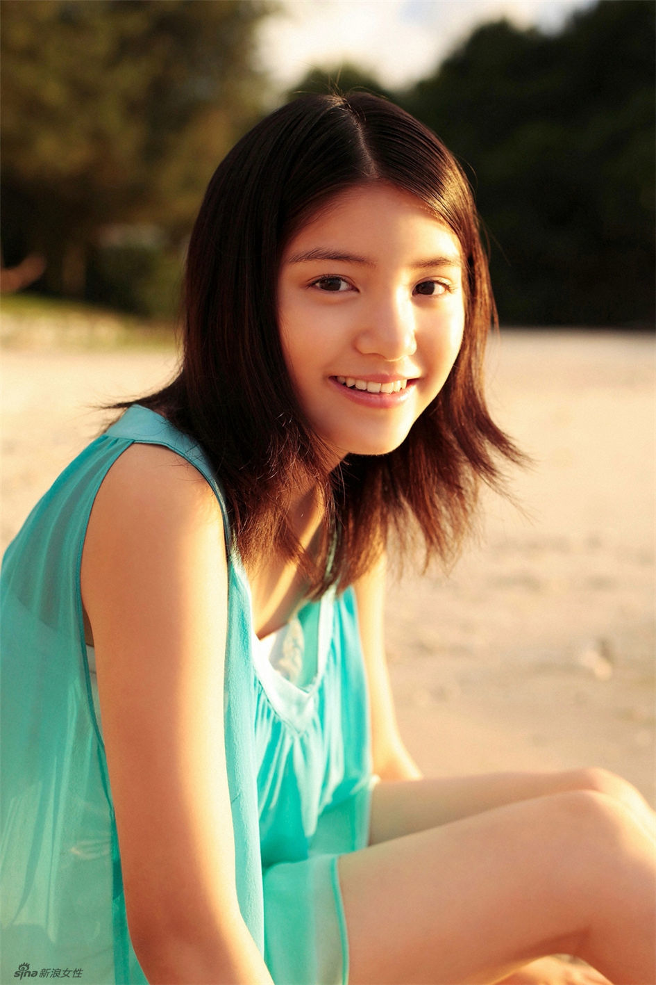 90后美少女川岛海荷清新海边写真