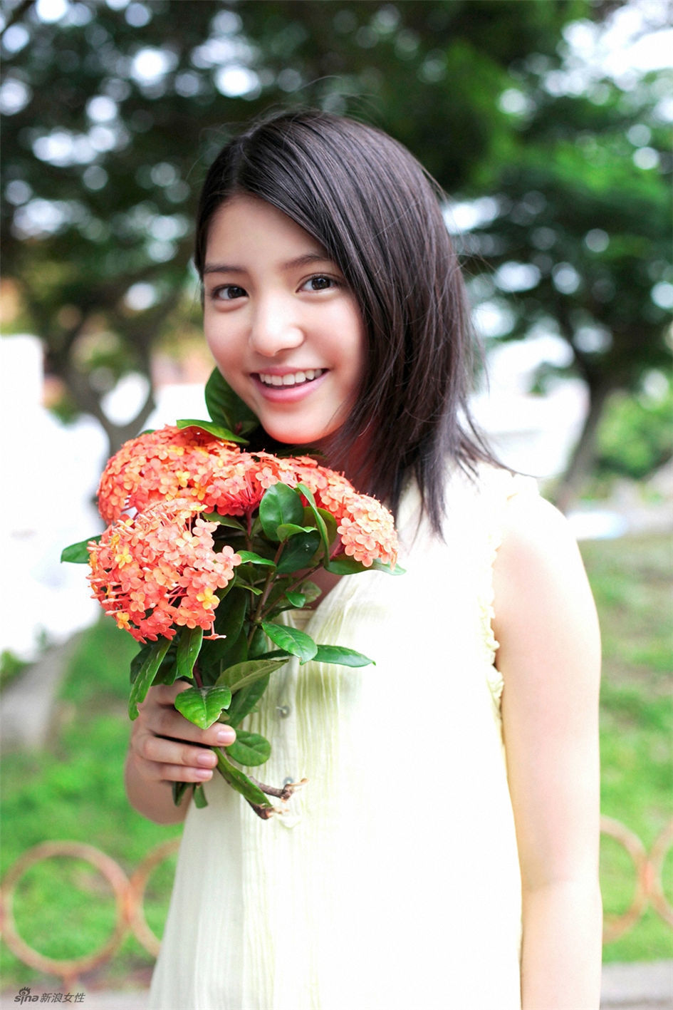 90后美少女川岛海荷清新海边写真