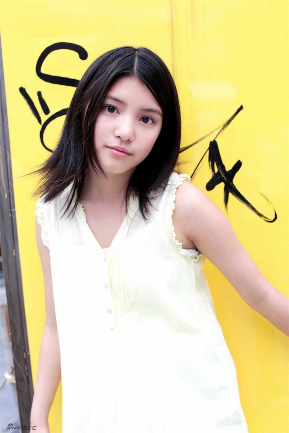 90后美少女川岛海荷清新海边写真