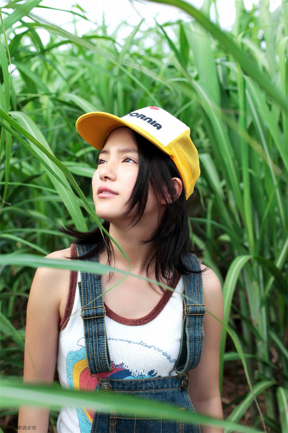 90后美少女川岛海荷清新海边写真