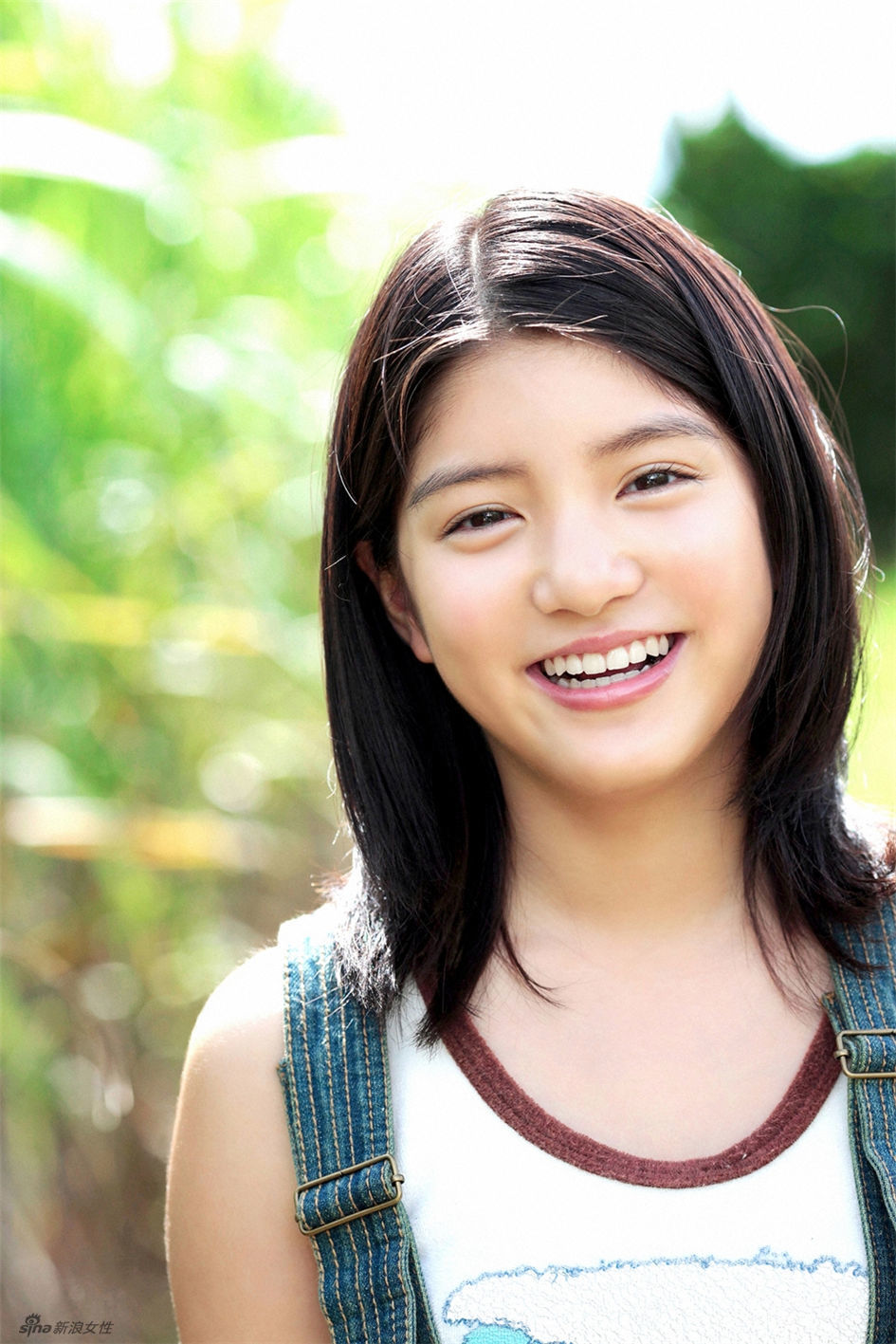 90后美少女川岛海荷清新海边写真