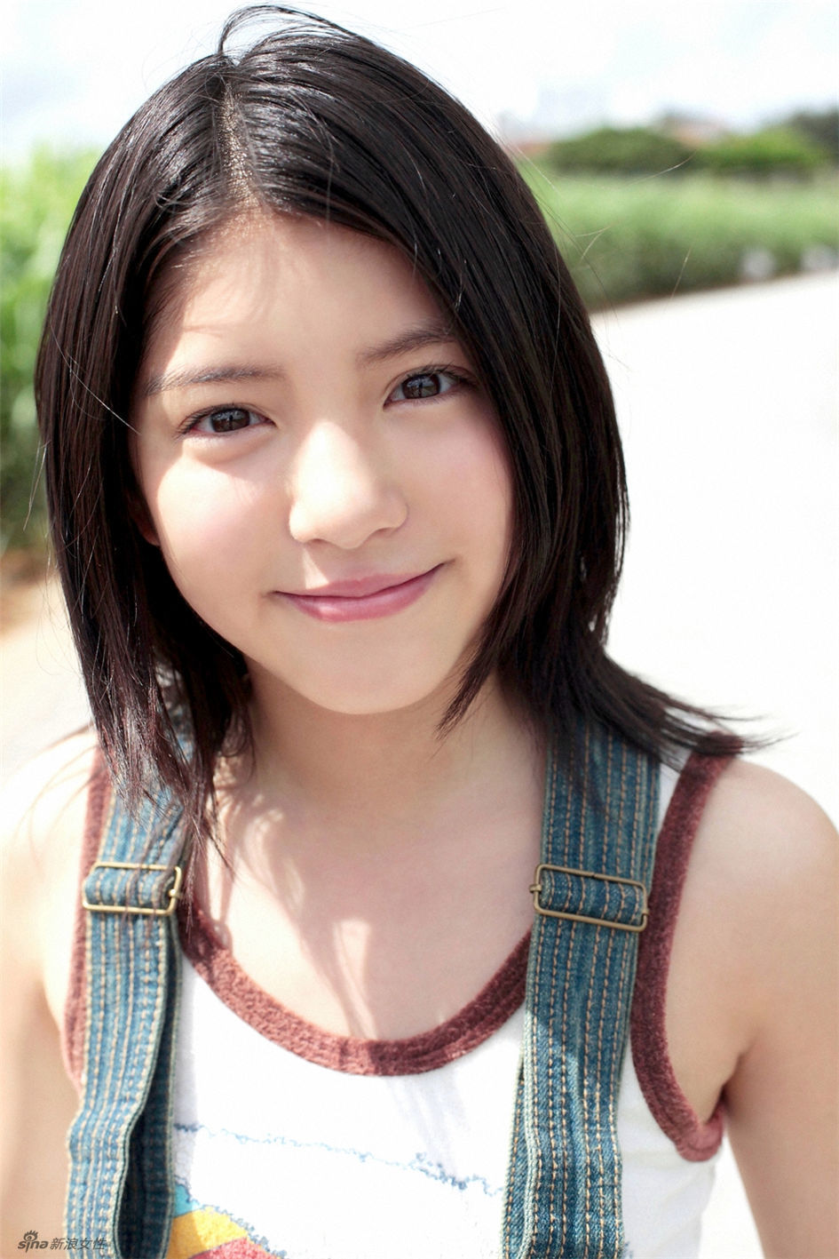 90后美少女川岛海荷清新海边写真