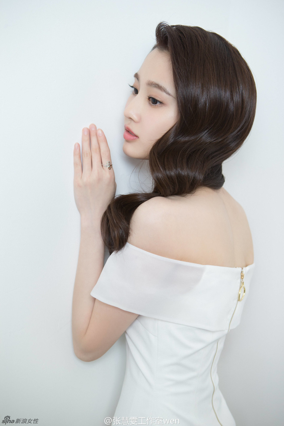 美女张慧雯2017春季雪白礼服出席活动
