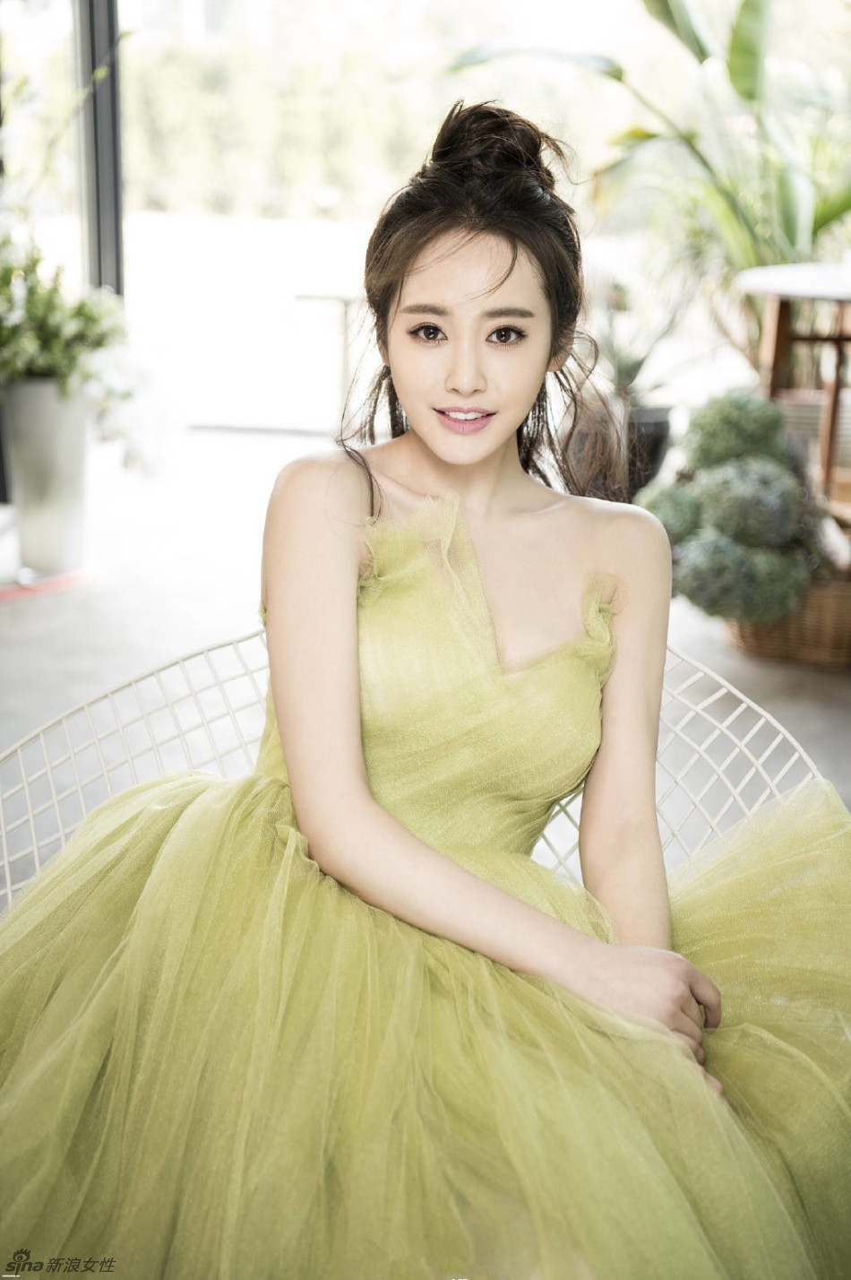 中国内地美女演员李纯曝光唯美写真