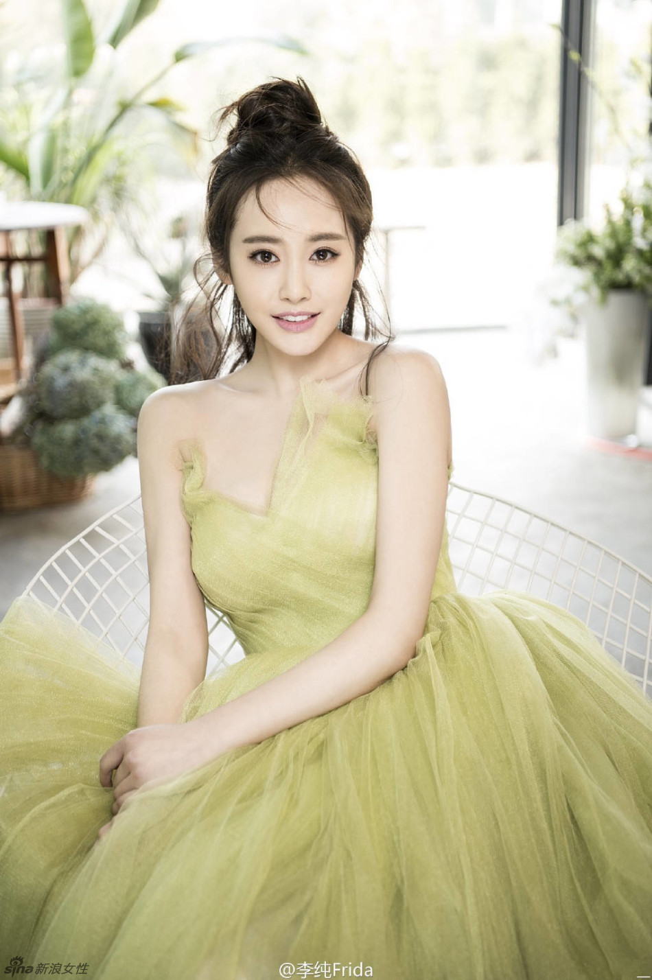 中国内地美女演员李纯曝光唯美写真