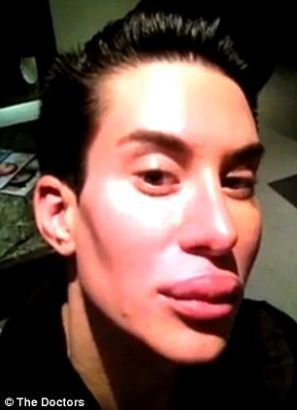 露可安诺娃和\芭比男友肯\吉德利卡-贾斯汀整