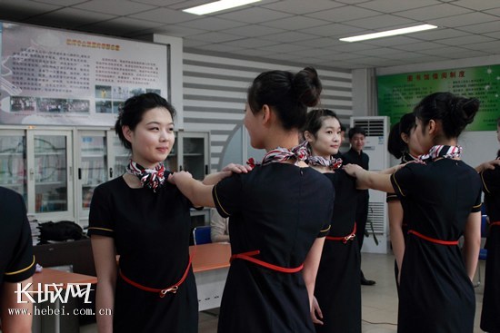 空姐招聘要求_普通舱的空姐和头等舱的空姐的区别是什么(3)
