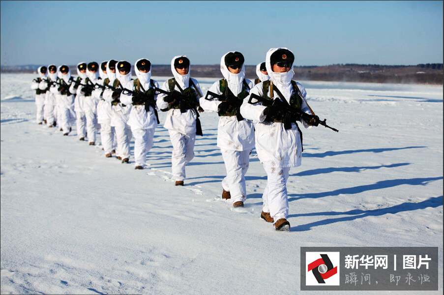 黑河:95后新兵-30℃黑超遮面巡逻 颜值爆表