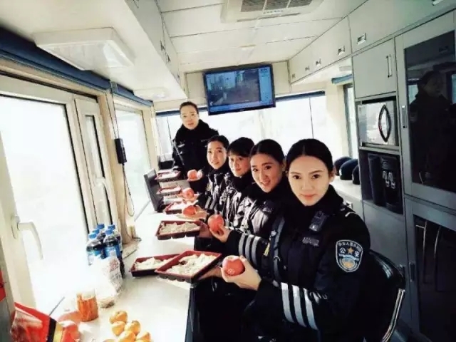 辅警被扇殴打对方图片