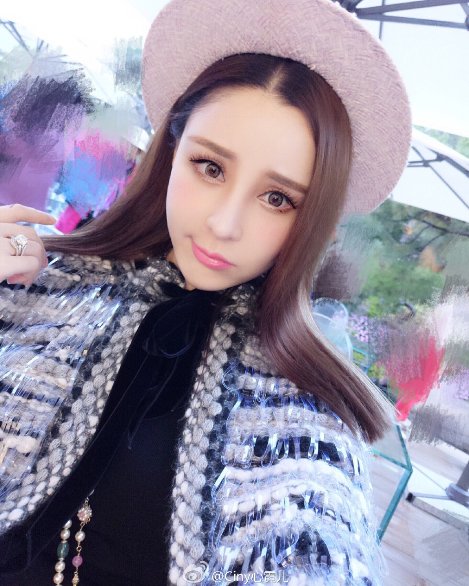 心霓儿婚纱照_...014悦颜首发心霓儿同款公主蓬蓬甜美渐变齐地婚纱天津出租定制(3)