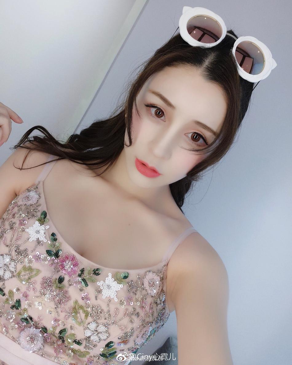 网红辣妈心霓儿怀二胎 上围暴涨四肢仍纤瘦