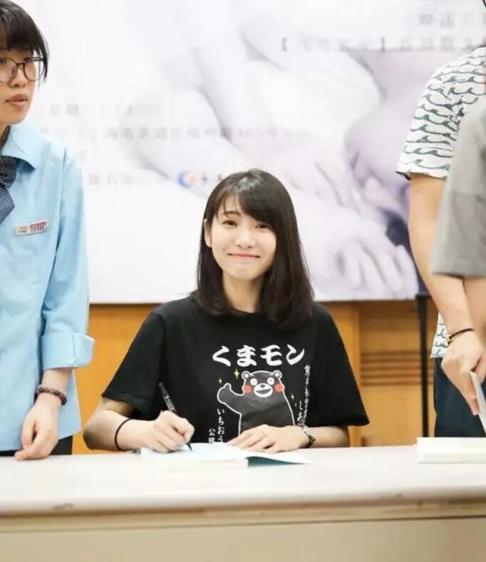 哈三中学霸女神八月长安回哈尔滨签售新书