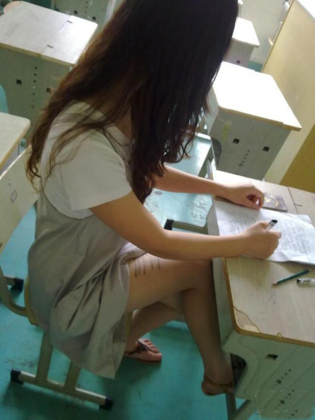 冬天如何偷看老师内衣_美女老师内衣图片