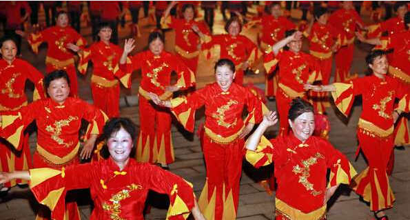 大妈无内衣广场舞