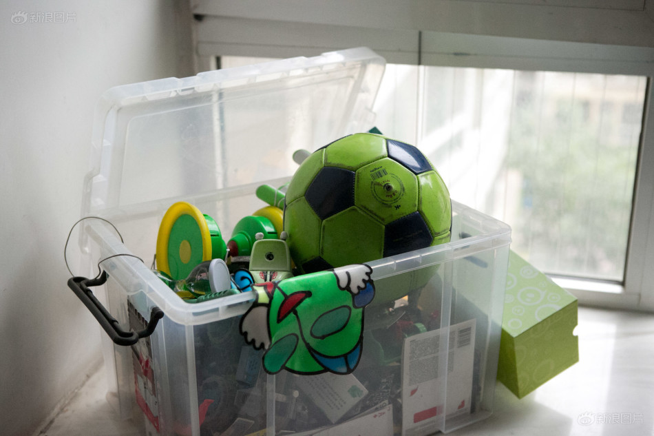 股票时分图里各颜色线代表,现在有白色,黄色,紫