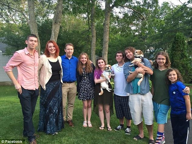  用纸箱做鸡排 _用纸箱做环保衣服图片_用纸箱