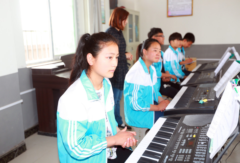 求歌临泉一中每次放听力前的那首英文歌是什么