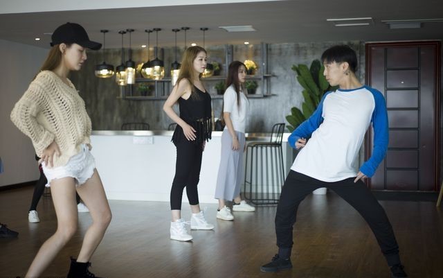 模特经纪招聘_急聘英才. 北京升星传媒招聘模特经纪人,模特管理人员(5)