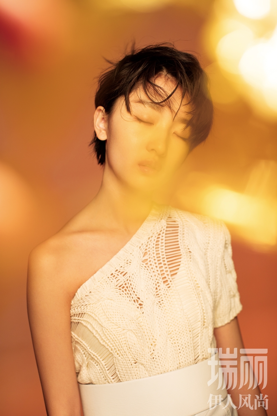 时尚穿搭杂志封面八张 28161_5662893_916347.jpg