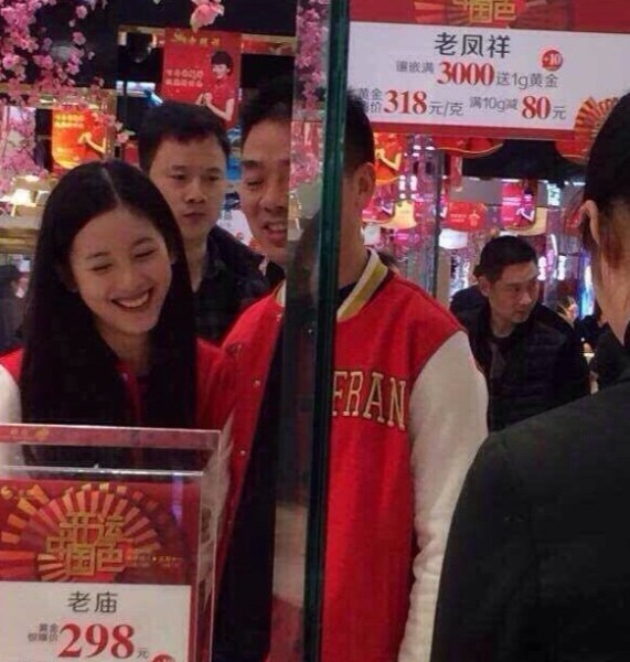 刘强东奶茶妹妹婚纱照_刘强东和奶茶妹妹图片(2)