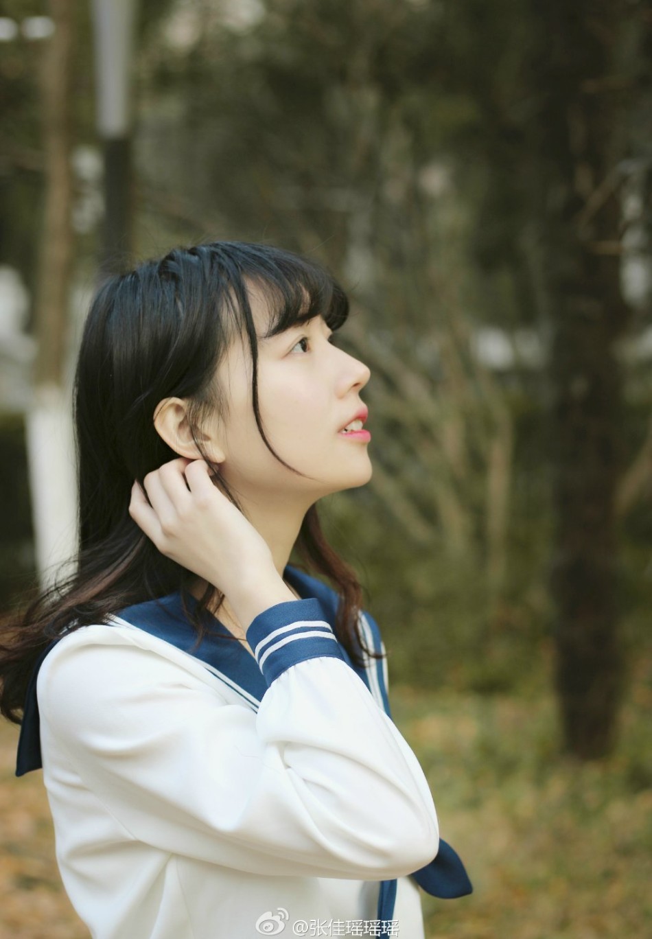南京师范大学的校花@葛一峰万万岁在微博晒出甜美写真,清新可人的她
