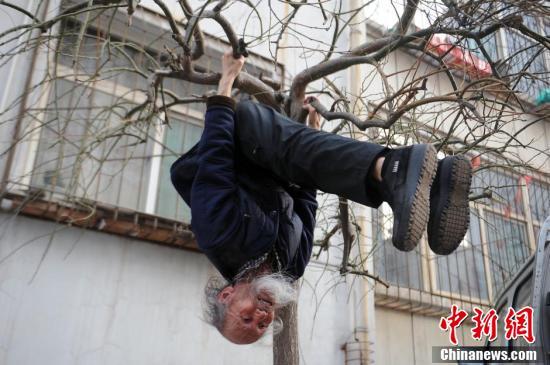 人口劈叉_冬泳人的 劈叉 造型(2)