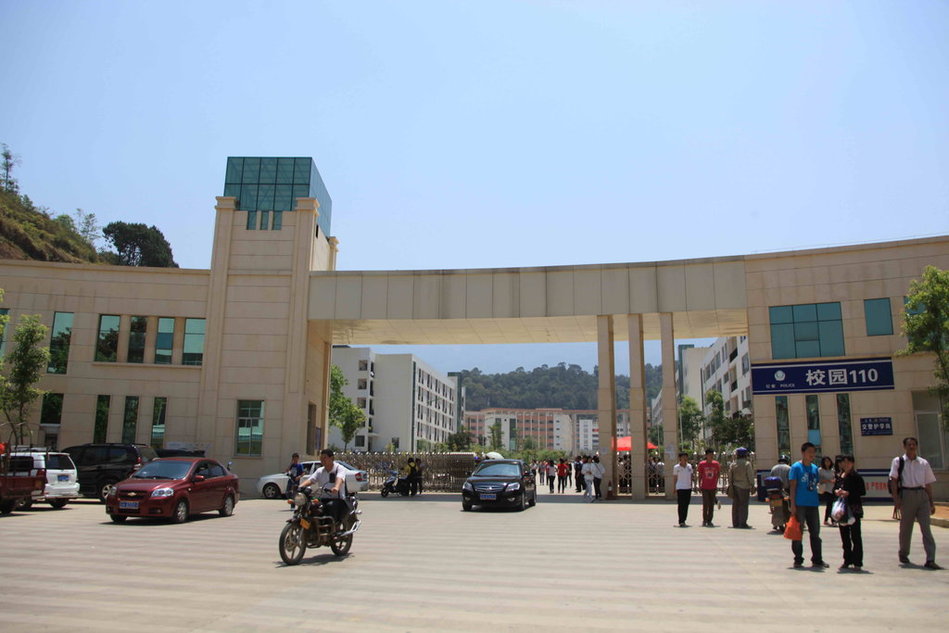 贫困地区的孩子图片_云南贫困地区收入